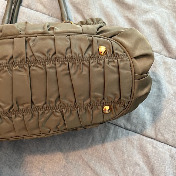 Authentic Prada handbag - Picture 6 of 15